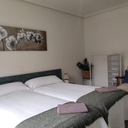 Alojamiento Oviedo 3 Con Parking Exteriör bild